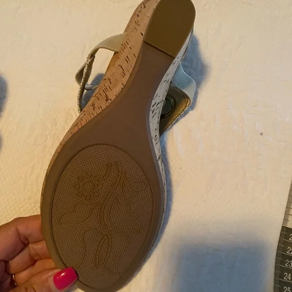 Elegant Wedge Sandals withSilver Accents - Picture 11 of 13